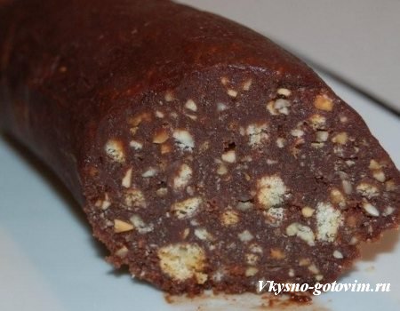 Рецепт шоколадная колбаска из печенья с орехами и шоколадной пастой нутелла.