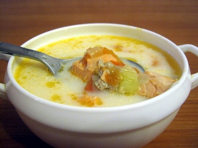 Рецепт: Суп из форели с кизилом и грецкими орехами