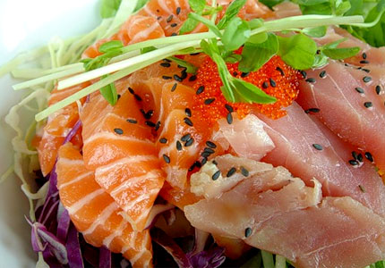 Рецепт: Салат из лосося, тунца и икры
