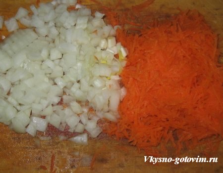 Рецепт Жаренная печень с луком и морковью. Вкусная печенка может быть в виде закуски а можно подавать ее с гарниром.