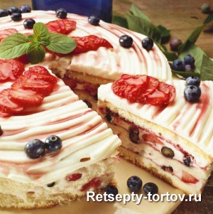 Бисквитный торт с клубникой и черникой: рецепт с фото